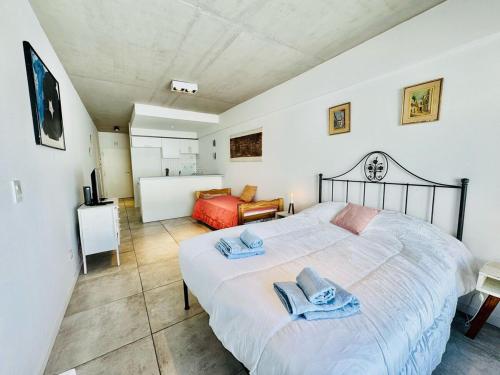 Estudio industrial con balcón