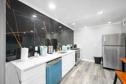 Modern Three Bedroom in Central Montrose Location