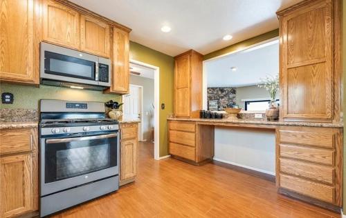 廚房, The Hill House - duplex in 班寧