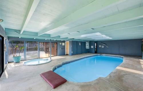 泳池, The Hill House - duplex in 班寧