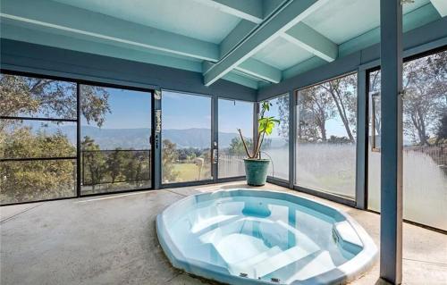 The Hill House - duplex in 班寧