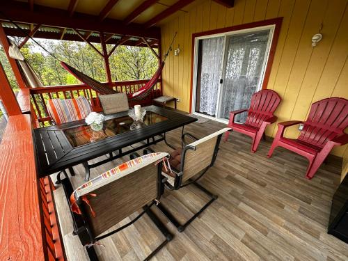Erkély/terasz, Volcano Eco Cabin & Eco Lodge in Fern Forest (HI)