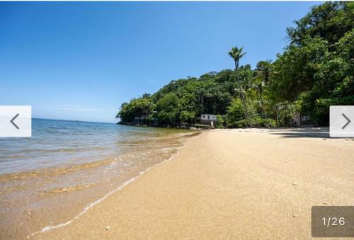 Refúgio a beira Ilha de itacuruça RJ (Refugio a beira Ilha de itacuruca RJ) in Flečeira