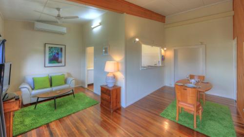 Village Stays Bungalow and Apartment in Ulmarra