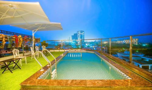 Khách Sạn Seaview FLC Sầm Sơn  - 발코니/테라스