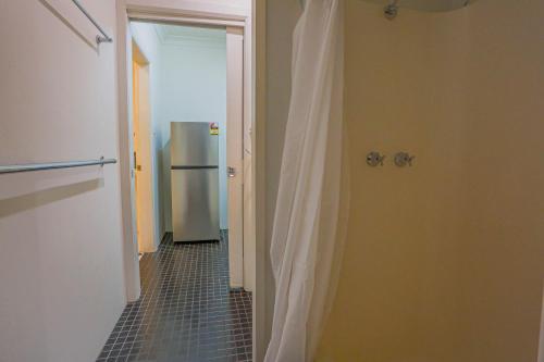 Affordable 3 Bedroom House Darlinghurst with 2 E-Bikes Included - image 8