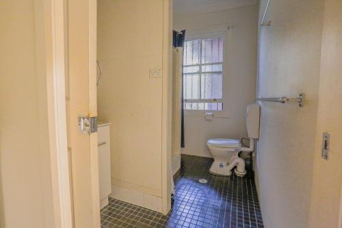 Affordable 3 Bedroom House Darlinghurst with 2 E-Bikes Included - image 12