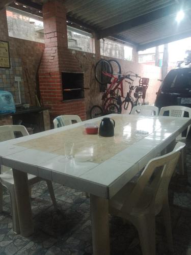 House with pool in Itanhaém (House with pool in Itanhaem) in ลูอิซามิริง