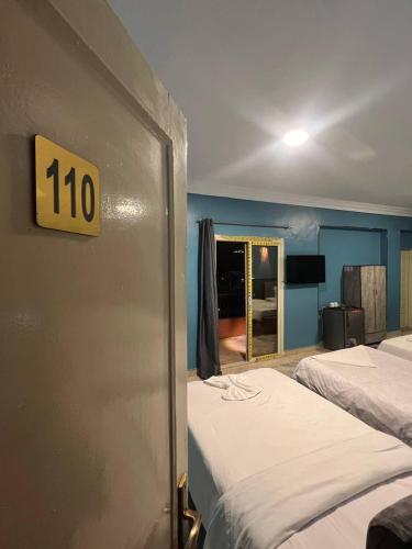 beakar Pyramids View