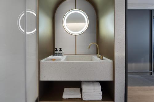 Double Room with Private Bathroom image 8
