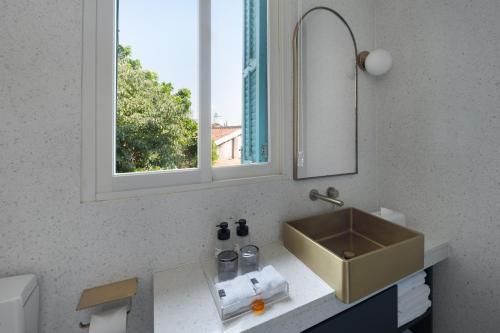 Double Room with Private Bathroom image 10