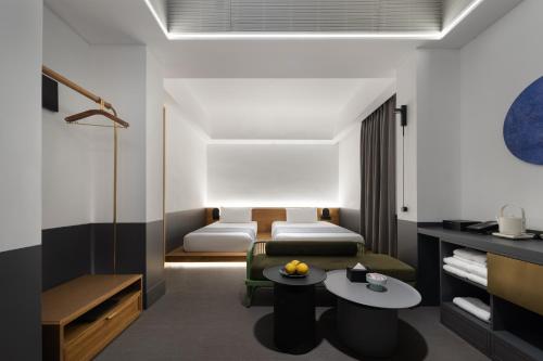 Twin Room image 6