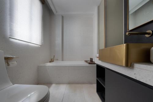Twin Room image 3