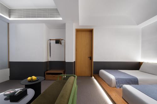 Twin Room image 5