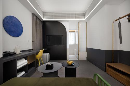 Twin Room image 2