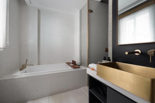 Twin Room image 1