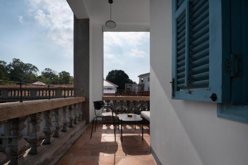 Double Room with Balcony (2 Adults + 1 Child) image 3