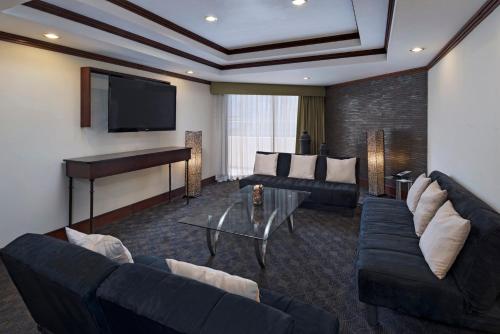671777022 Holiday Inn Guatemala by IHG