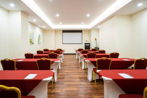 671777044 Holiday Inn Guatemala by IHG