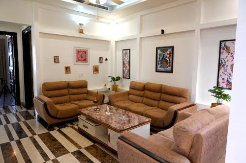 Elegant Villa-Ideal for Shoots Retreats Families - image 5