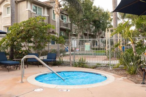 Water Views on Every Floor for this multi Holiday Home - Walk to the Beach Water Views on Every Floor for this multi Holiday Home - Walk to the Beach