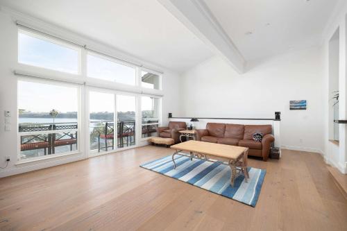 Water Views on Every Floor for this multi Holiday Home - Walk to the Beach Water Views on Every Floor for this multi Holiday Home - Walk to the Beach