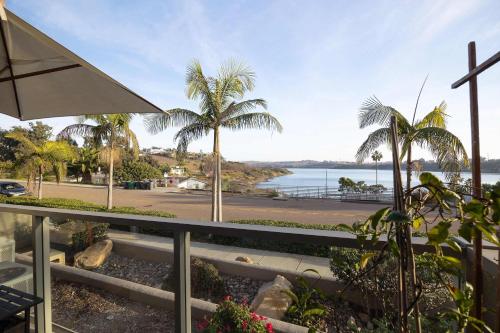 Water Views on Every Floor for this multi Holiday Home - Walk to the Beach Water Views on Every Floor for this multi Holiday Home - Walk to the Beach