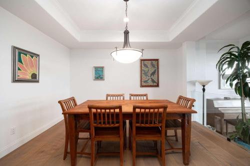 Water Views on Every Floor for this multi Holiday Home - Walk to the Beach Water Views on Every Floor for this multi Holiday Home - Walk to the Beach