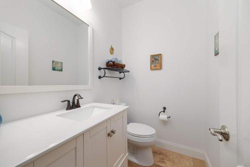 Water Views on Every Floor for this multi Holiday Home - Walk to the Beach Water Views on Every Floor for this multi Holiday Home - Walk to the Beach