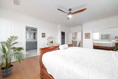 Water Views on Every Floor for this multi Holiday Home - Walk to the Beach Water Views on Every Floor for this multi Holiday Home - Walk to the Beach