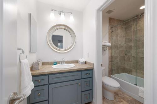 Water Views on Every Floor for this multi Holiday Home - Walk to the Beach Water Views on Every Floor for this multi Holiday Home - Walk to the Beach