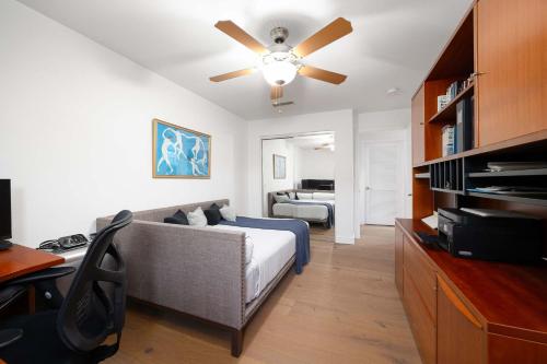 Water Views on Every Floor for this multi Holiday Home - Walk to the Beach Water Views on Every Floor for this multi Holiday Home - Walk to the Beach