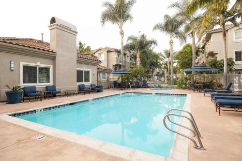 Water Views on Every Floor for this multi Holiday Home - Walk to the Beach Water Views on Every Floor for this multi Holiday Home - Walk to the Beach