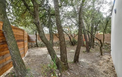 Фасада на хотела, 1 Bedroom Stunning Home In Saint-Bauzille-De-Mont in Galargues