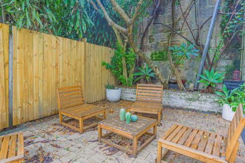Elegant 2 BR on the edge of Downtown Dowling St 2 E-Bikes Included - image 10