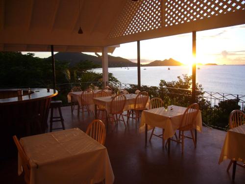Restaurant, Green Roof Inn in St Georges Countryside