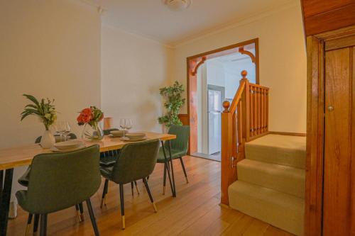 2 Bedroom Darling Harbour - Pyrmont 2 E-Bikes Included - image 5