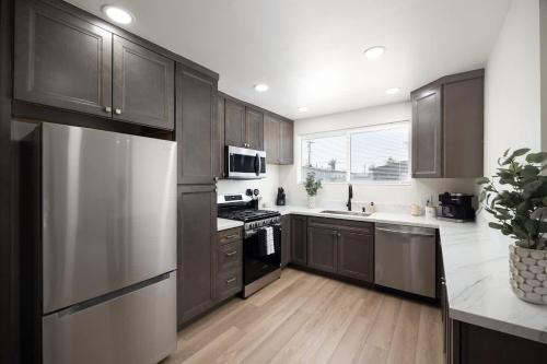 4 Miles to Beach Central and Newly Renovated in North Clairemont