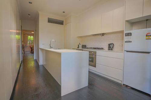 Spacious 3 Bedroom House Glebe with 2 E-Bikes Included - image 11