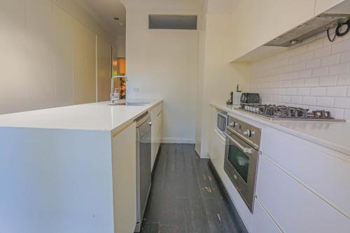 Spacious 3 Bedroom House Glebe with 2 E-Bikes Included - image 12