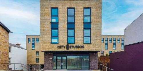 A szálláshely kívülről, City Studios, Preston in Preston