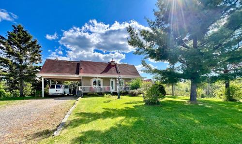 Iekārtas, Saguenay-Lac-Saint-Jean Getaway 3-Bedroom Holiday Cottage with Garden View in Petit-Bégin (QC)