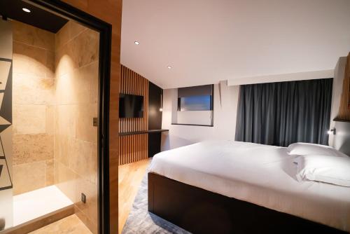 Superior Double or Twin Room image 10