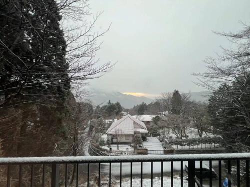 Hakone Hot Spring, BBQ, 165 Private House with a View of the Sunrise, All to Yourself!箱根温泉BBQ日の出を望む貸切邸宅贅沢を独り占め Hakone Hot Spring, BBQ, 165 Private House with a View of the Sunrise, All to Yourself!箱根温泉BBQ日の出を望む貸切邸宅贅沢を独り占め