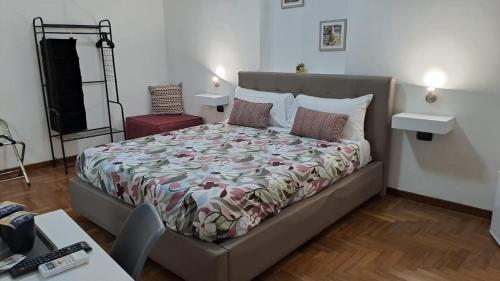  Royal Poerio, Pension in Neapel