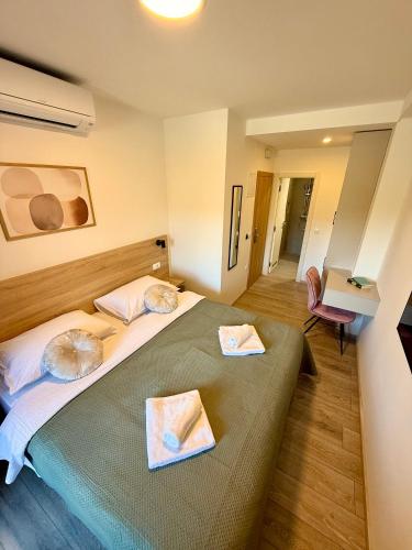 Cloud9 Airport Rooms in Mocici