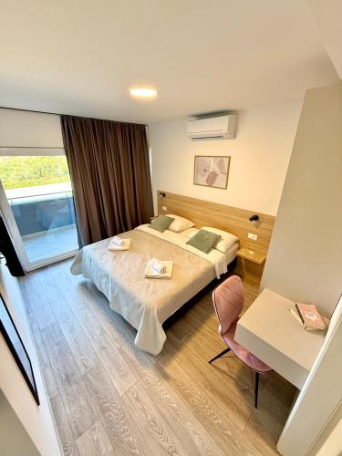Cloud9 Airport Rooms in Mocici