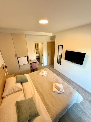 Cloud9 Airport Rooms in Mocici