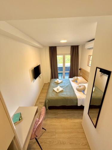 Cloud9 Airport Rooms in Mocici