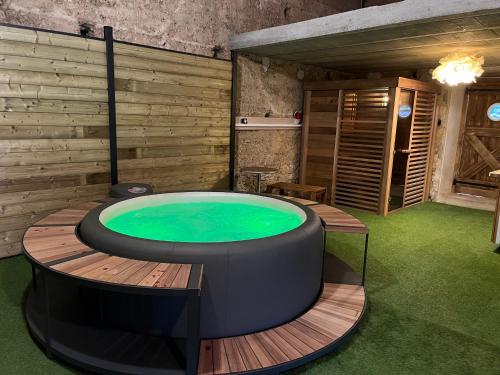 Le vermeil - demeure de charme avec spa - Borne de recharge électrique (Le vermeil - demeure de charme avec spa - Borne de recharge electrique) in Nivolas-Vermelle